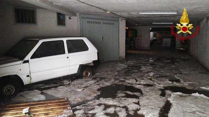 Disagi, pioggia e grandine a Condove, Vigili del Fuoco in azione per fronteggiare l'emergenza Disagi, pioggia e grandine a Condove, Vigili del Fuoco in azione per fronteggiare l'emergenza