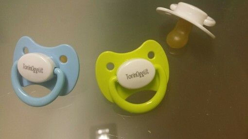 Come da tradizione il 'primo ciuccio' ai nati il 1° gennaio lo regala Torinoggi