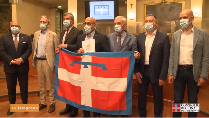 Un drapò per l'identità del Piemonte