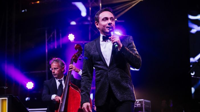 Le Musichall, Matteo Brancaleoni in "Frank Sinatra. Una voce, una leggenda"