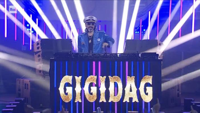 Gigi d’Agostino per Sanremo 2025: il live dalla Costa Toscana venerdì 14 febbraio