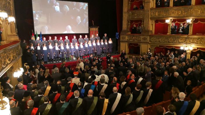 Applausi e Inno di Mameli per Mattarella: prende il via la giornata torinese del Presidente della Repubblica