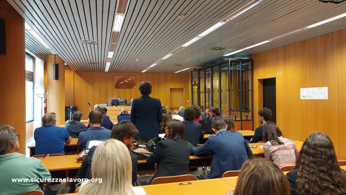 prima udienza processo via genova