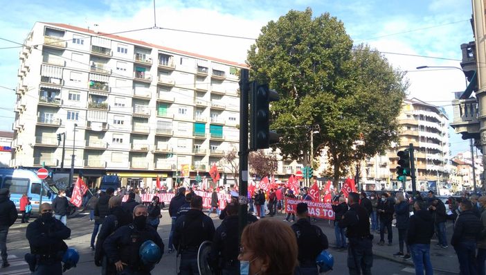 Manifestazione dei lavoratori in Barriera di Milano: “È ora di riprendere a lottare”
