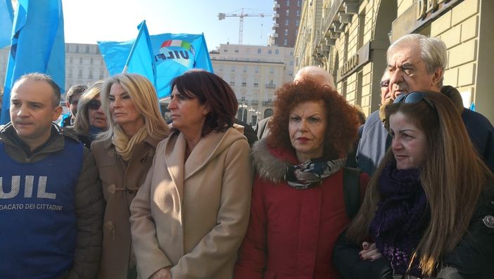 Protesta davanti alla Regione: &quot;No al depotenziamento dei laboratori di analisi Rivoli, Pinerolo e Susa: analisi costi-benefici negativa&quot;