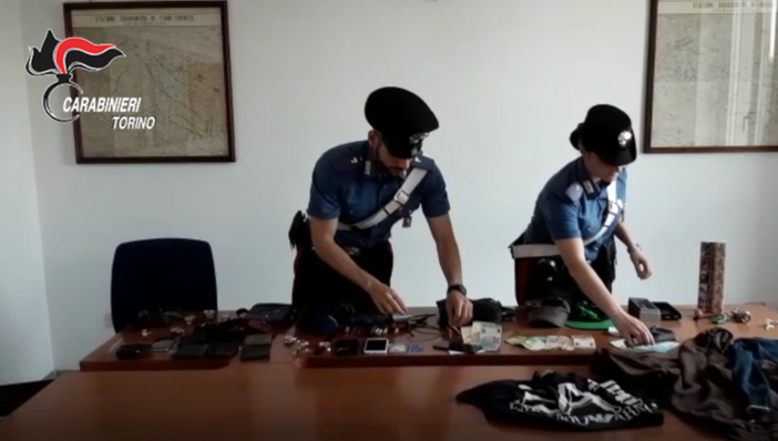 Svaligiavano le case di notte, mentre i proprietari dormivano: sgominata la banda del lockdown [VIDEO]