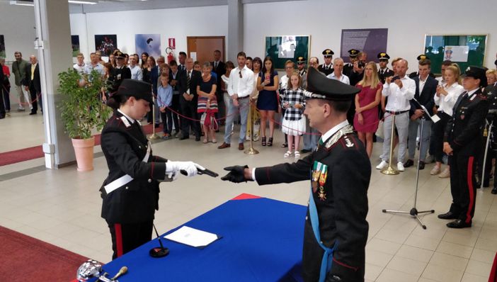 Carabinieri atleti giurano fedeltà alla Repubblica: la figlia di Zoeggeler in lacrime Carabinieri atleti giurano fedeltà alla Repubblica: la figlia di Zoeggeler in lacrime