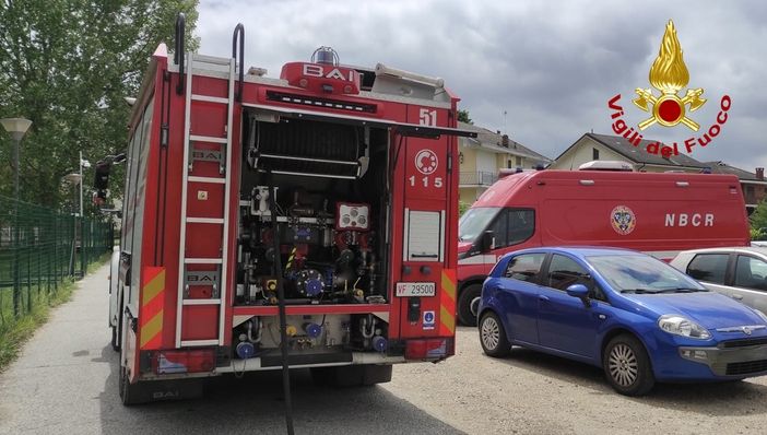 Fuga di gas a Carmagnola: evacuati 350 studenti dai vigili del Fuoco
