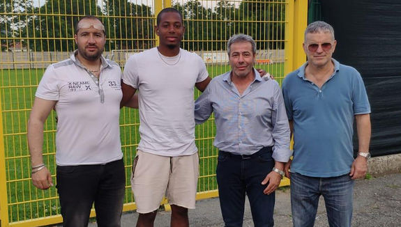 Lorenzo Zaccone con mister Ligato, il ds Gallo e il presidente Granieri