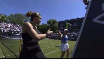 Tensione al Wta di Amburgo, lite sottorete tra Sakkari e Putintseva - Video Tensione al Wta di Amburgo, lite sottorete tra Sakkari e Putintseva - Video