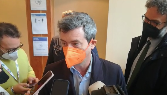 Andrea Orlando davanti ai microfoni