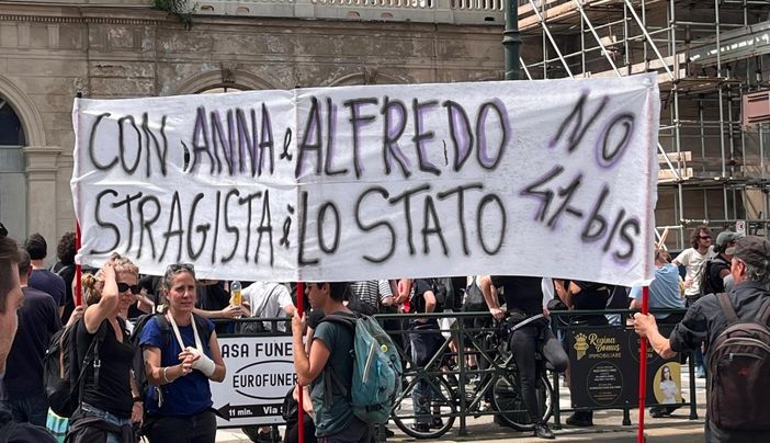 Anarchici in corteo per la Palestina e contro il 41bis. Esposto lo striscione &quot;La Resistenza vive. Free Gaza&quot; [FOTO]