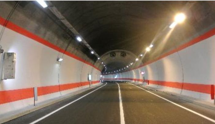 Manutenzione notturna degli impianti della galleria di Cesana sulla statale 24 “del Monginevro” Manutenzione notturna degli impianti della galleria di Cesana sulla statale 24 “del Monginevro”