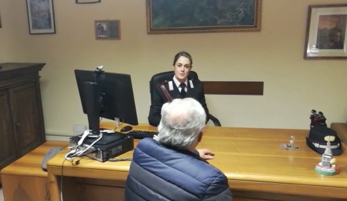 Uno ha riempito la moglie di lividi, l'altro la picchiava e umiliava davanti ai figli di pochi anni: due arresti a Condove e Moncalieri