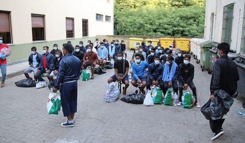 Nuovo arrivo di migranti, l'ira della Lega: "Lamorgese umilia il Piemonte" Nuovo arrivo di migranti, l'ira della Lega: "Lamorgese umilia il Piemonte"