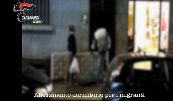 Favorivano l’immigrazione e la permanenza illegale di clandestini: blitz all'alba in Piemonte [VIDEO]