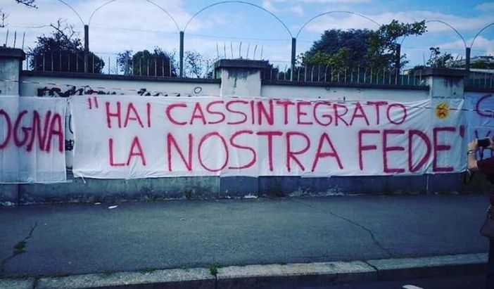 “Hai cassaintegrato la nostra fede”: Urbano Cairo contestato con un flash mob dai tifosi del Toro