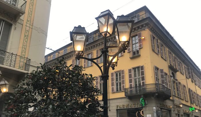 La luce costa troppo, il Comune spegne prima i lampioni? &quot;Valutiamo, scelta difficile&quot;