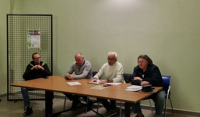 La riunione del 30 novembre, con Senestro secondo da destra