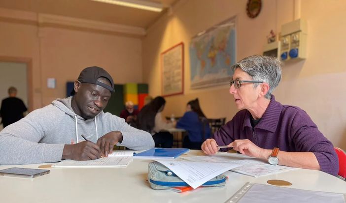 Il modello Pinerolo fa scuola di italiano per migranti a Torino