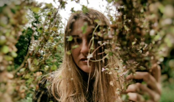 Carlotta Sillano, la cantautrice di Vercelli in concerto allo sPAZIO211