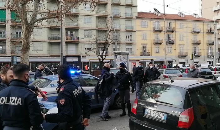 Intervento della Polizia in corso Giulio Cesare Intervento della Polizia in corso Giulio Cesare
