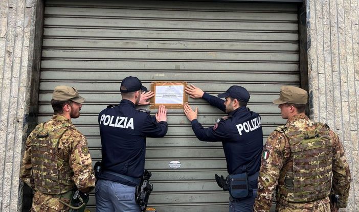 Spacciatori usavano il minimarket come punto di ritrovo per i clienti: negozio chiuso per un mese Spacciatori usavano il minimarket come punto di ritrovo per i clienti: negozio chiuso per un mese