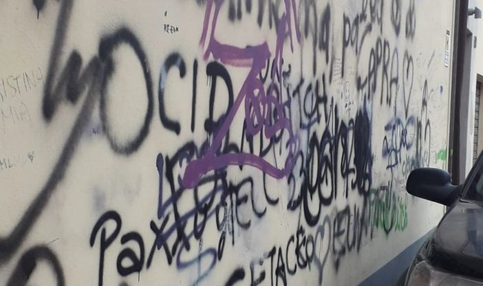 “Baby writers” deturpano i muri della città di Strambino e Romano Canavese: 6 fermati