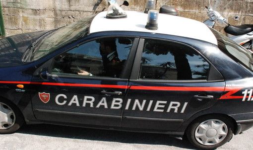 A Sanremo un 75enne di Carmagnola si abbassa il costume in spiaggia davanti a una bimba: denunciato dai carabinieri A Sanremo un 75enne di Carmagnola si abbassa il costume in spiaggia davanti a una bimba: denunciato dai carabinieri