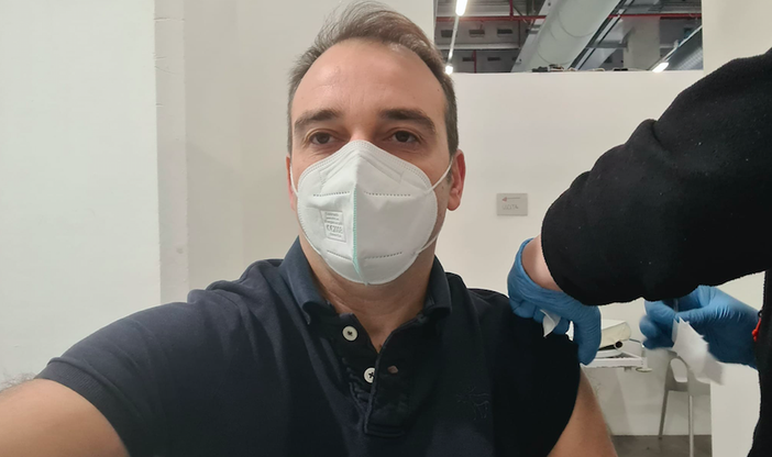Terza dose di vaccino per il sindaco Stefano Lo Russo