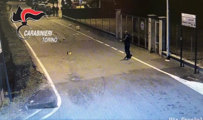 Bimbi feriti da petardi inesplosi a Nole, denunciato un operaio di 38 anni