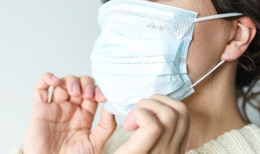 volto con mascherina volto con mascherina