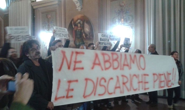 La discarica infiamma il Consiglio comunale di Chivasso