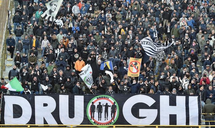 striscione drughi