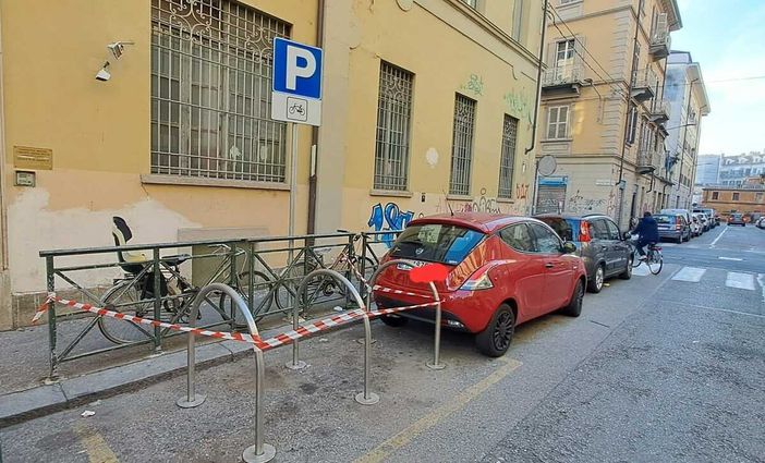 Mobilità sostenibile, nuovi archetti per le biciclette in Circoscrizione 7