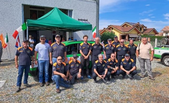 La squadra durante l’inaugurazione della nuova Panda La squadra durante l’inaugurazione della nuova Panda