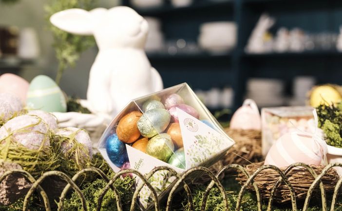 In via Villa della Regina con Bottega Paideia tante idee regalo per la Pasqua