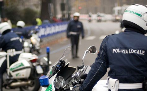 Sicurezza stradale e “distrazioni tecnologiche”: oggi la Polizia Municipale di Torino torna a scuola