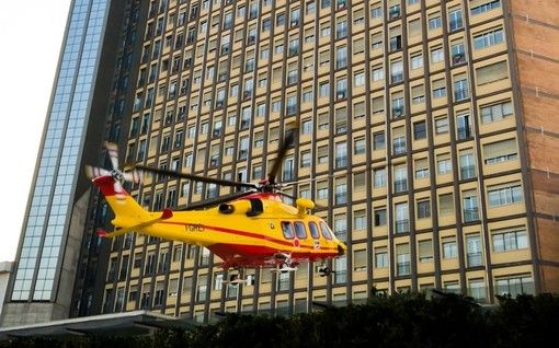 Druento, si ferisce con una motosega nel giardino di casa: gamba amputata