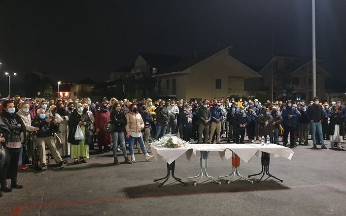 L'ultimo saluto a Said nella piazza del mercato