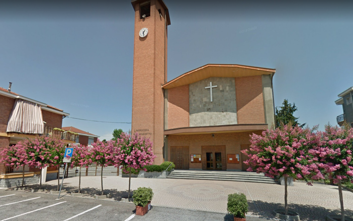 Paura a San Mauro, crolla un pezzo di soffitto della chiesa di San Benedetto e colpisce una donna di 76 anni