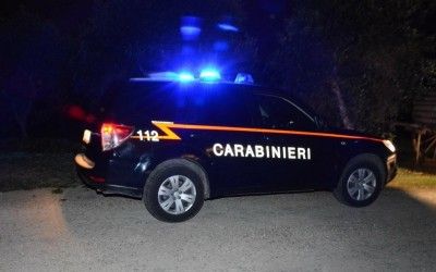 Si segna la targa dell'auto dei ladri e fa arrestare rapinatori Si segna la targa dell'auto dei ladri e fa arrestare rapinatori