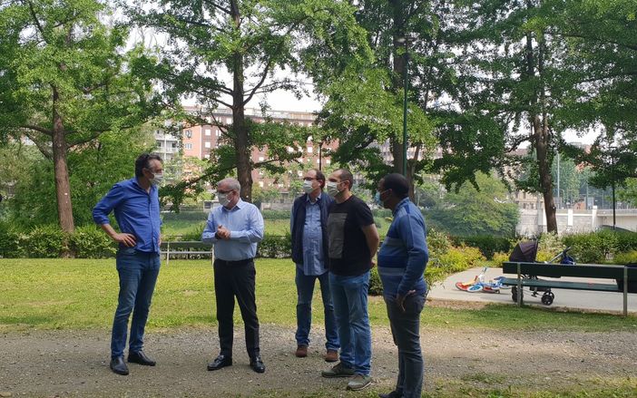 L'ambasciatore cubano in visita ai parchi cittadini insieme all'assessore Unia