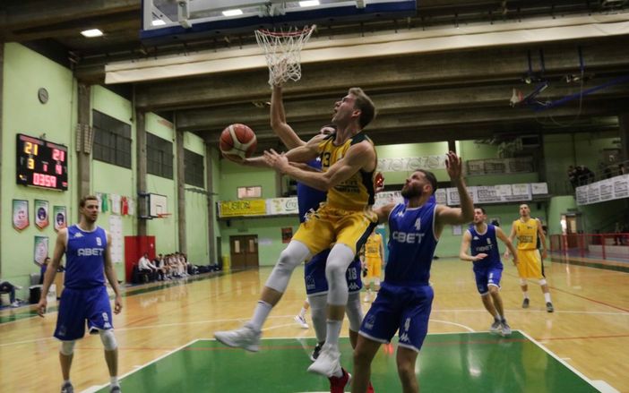 Crocetta ko in casa, il primo "quarto" è della 5Pari Crocetta ko in casa, il primo "quarto" è della 5Pari