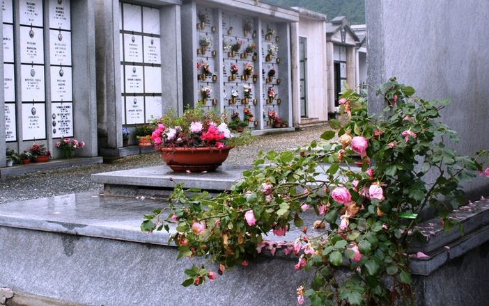 Profanazione di tombe a Quassolo e Leinì