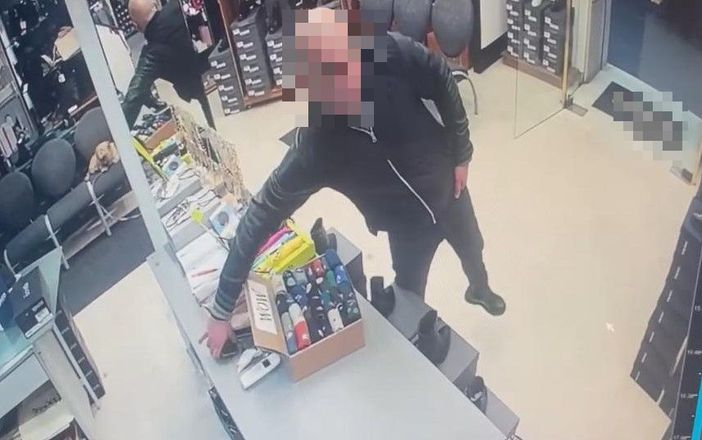 Campidoglio: ladro a volto scoperto ruba cellulare in un negozio di calzature