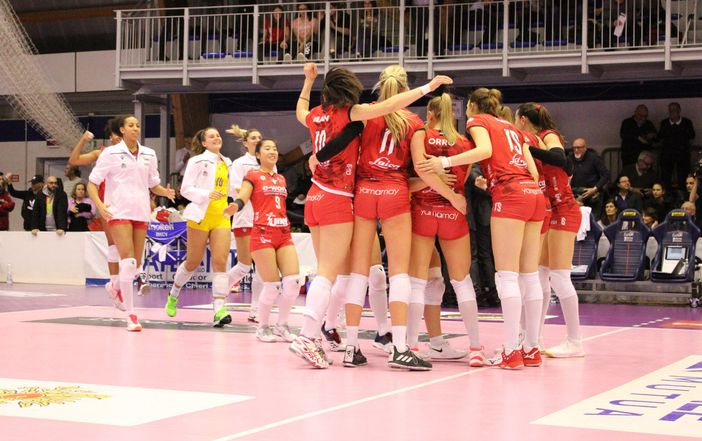 La Reale Mutua Fenera Chieri ’76 si arrende 0-3 alla Unet E-Work Busto Arsizio