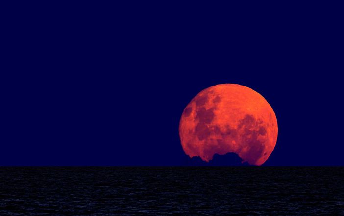 Arriva la super Luna blu... e rossa: un evento astronomico più unico che raro Arriva la super Luna blu... e rossa: un evento astronomico più unico che raro