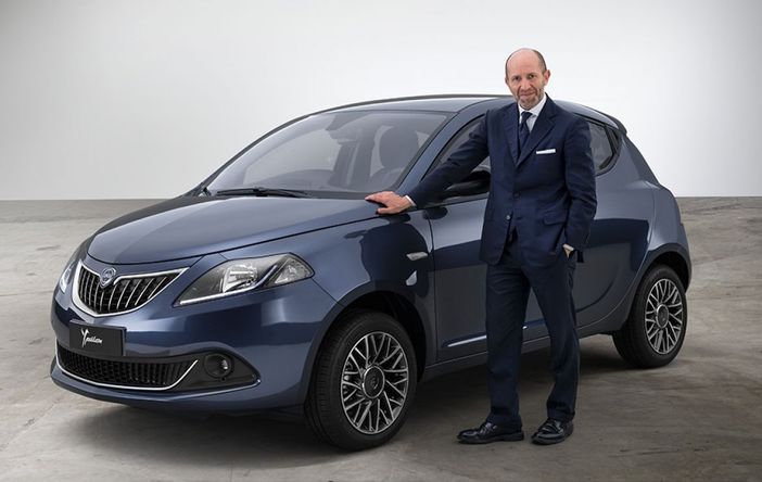 Luca Napolitano alla guida della Nuova Lancia Ypsilon