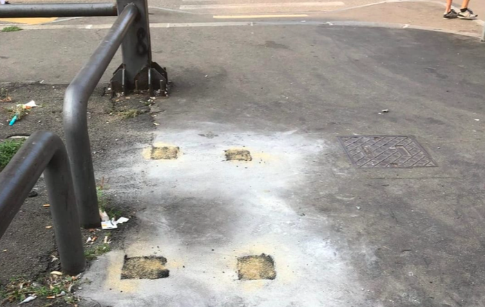 Rimossa la panchina di via Nizza 374: "Era diventata ritrovo di spaccio e malaffare" Rimossa la panchina di via Nizza 374: "Era diventata ritrovo di spaccio e malaffare"